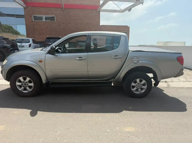 Mitsubishi L200 Triton HLS 2.4 Flex 16V CD Mec. 2016