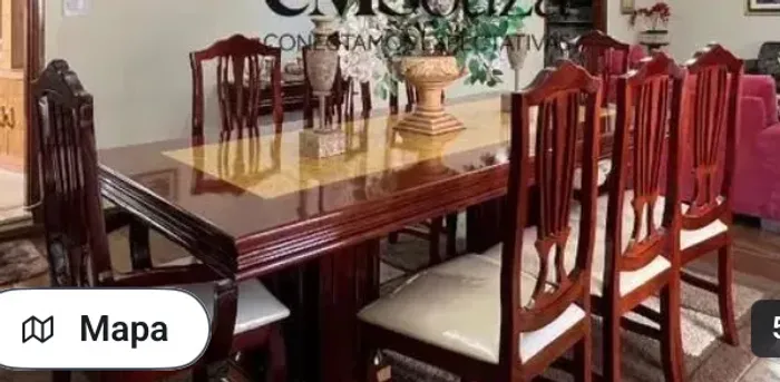 Conjunto de mesa clássica com 8 cadeiras