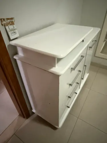 Vendo Cômoda grande branca