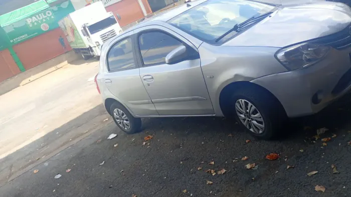 Toyota Etios X 1.3 Flex 16V 5P Mec. 2014