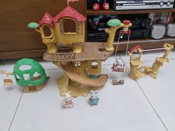 Lote Sylvanian Families- casinha árvore entre outros
