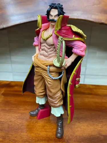 Action Figure One Piece - Rei Gol D. Roger 22cm