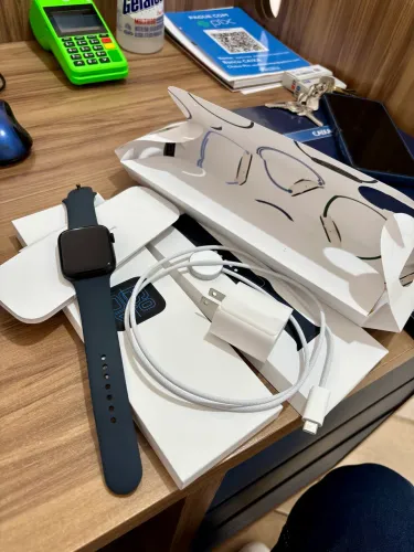 Apple Watch SE GPS 3* geração.