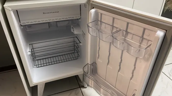 Vendo Frigobar Retrô Brastemp + Armário