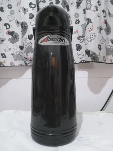 GARRAFA TÉRMICA DE MESA PRETA 1,8 L - ALADDIN - NUNCA USADA