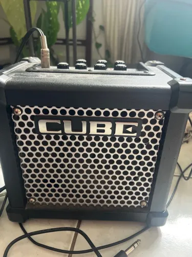 Roland cube amplificador