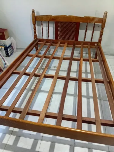 Vende-se cama de casal