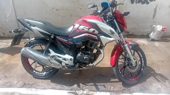 Moto completa em estado de Nova