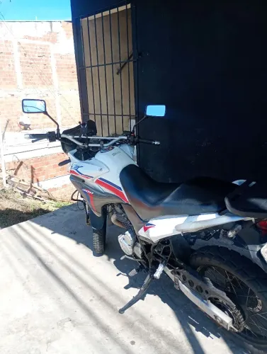 XRE 2011 para fazer jogo em carro ou em outra moto ou vender também