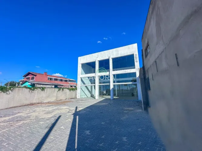 Loja de 225m² com mezanino