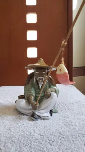 Estátua decorativa de Pescador de Porcelana Vitrificada