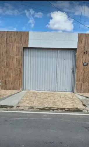 Vende-se um casa no Conj. Santa Maria - próximo a UPA do Eustáquio Gomes