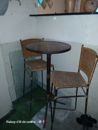 Mesa com duas cadeiras