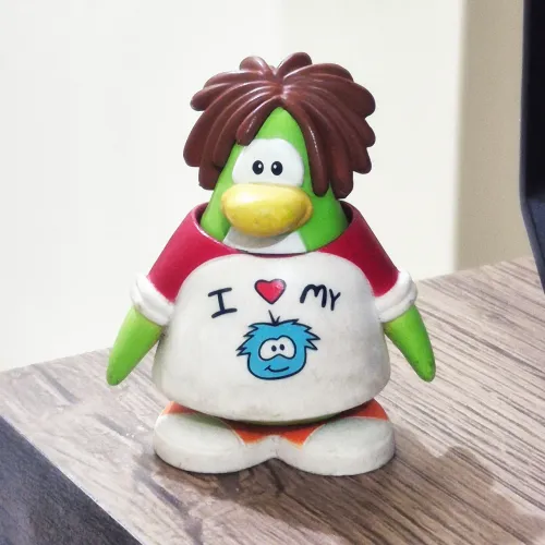 Boneco Colecionável Club Penguin Verde "I ? MY PUFFLE"