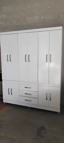 Guarda roupas com pés USADO ENTREGA e MONTA dentro de Uberlândia MG