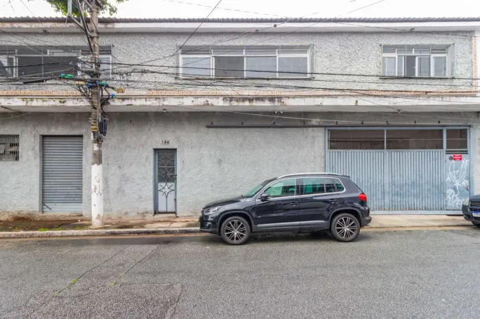 Galpão na Rua Austrália, 129 500 m²