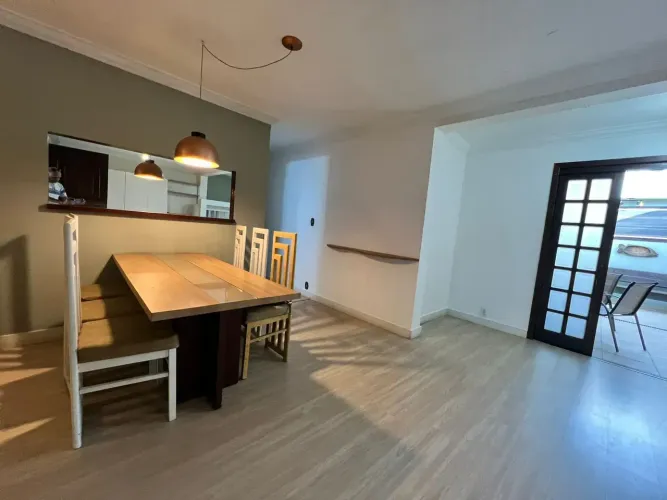 Casa com condomínio para Alugar no Jardim Satélite - com Piscina e Quadra