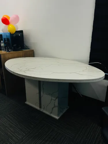 Mesa de Jantar Oval