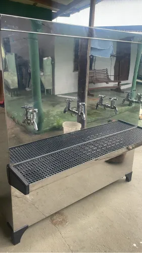 Bebedouro industrial 