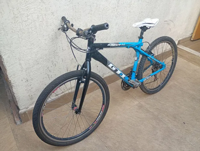 Bicicleta avalanche 3.0 GTI aro 26 em bom estado