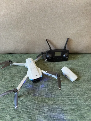 Drone KF102 com duas baterias