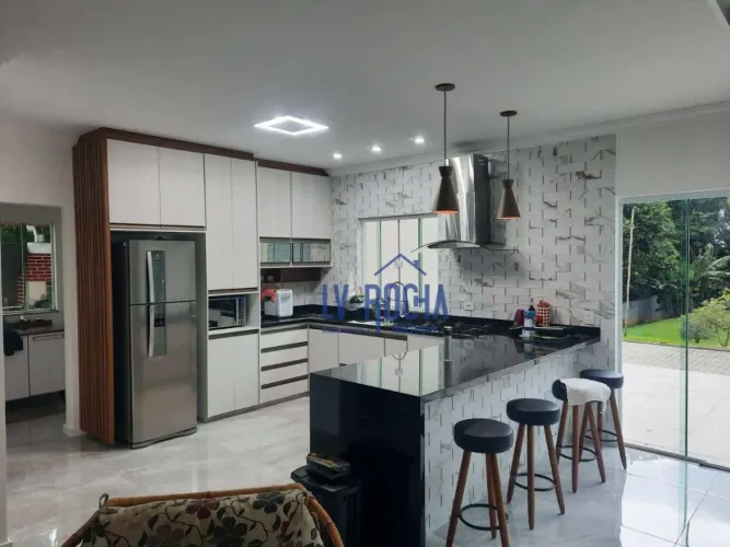 Sobrado com 4 dormitórios à venda, 240 m² por R$ 950.000,00 - Cipó - Embu das Artes/SP