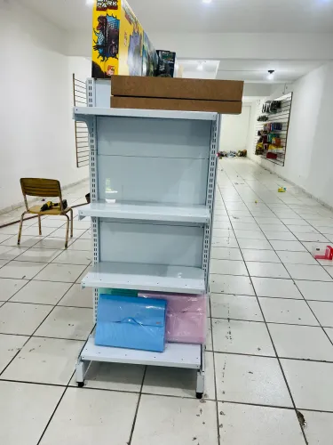 Gôndolas e painéis 