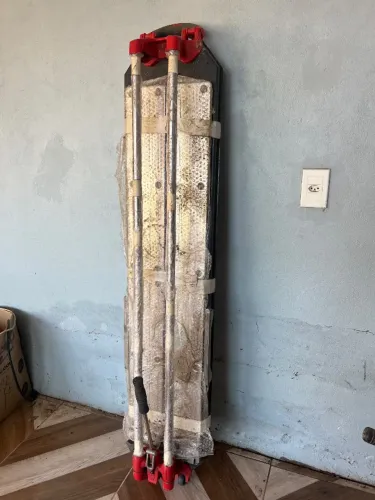 VENDO CORTADOR PROFISSIONAL CORTAG 125cm novo!?Acompanha esquadro e 2 ventosas Cortag.