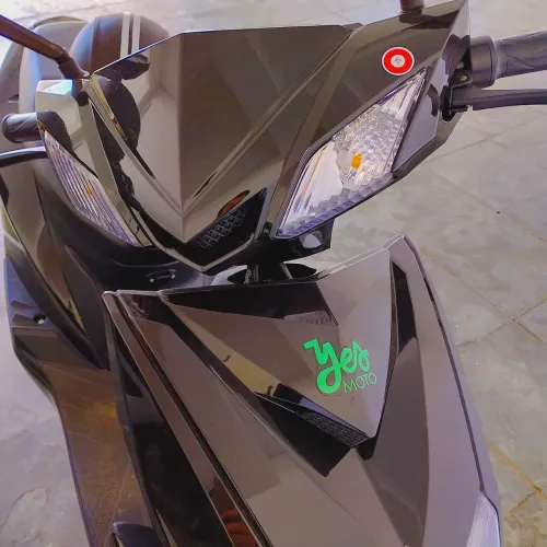 Scooter (Moto elétrica )YES