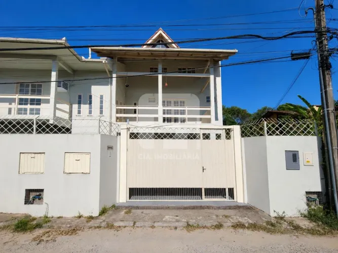 Casa com 1 dormitório e mezanino no Rio Tavares