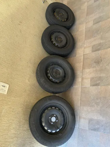 Rodas de ferro com pneu