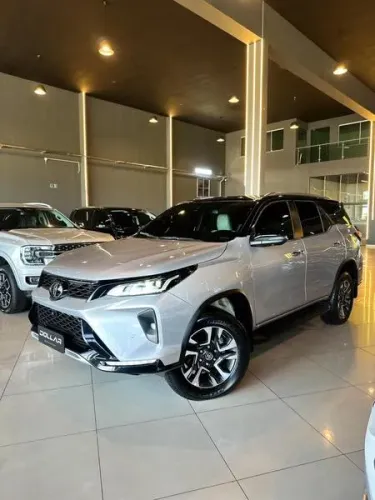Toyota Hilux SW4 Diamond 2.8 TB 4X4 Die. Aut. 2025