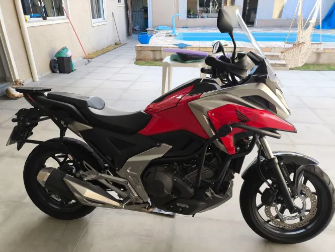 Honda NC750 automática, segundo dono, estado de zero km.