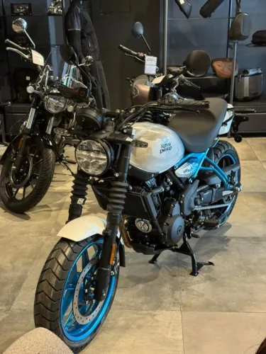 ROYAL ENFIELD GUERRILLA 450 BRAVA BLUE