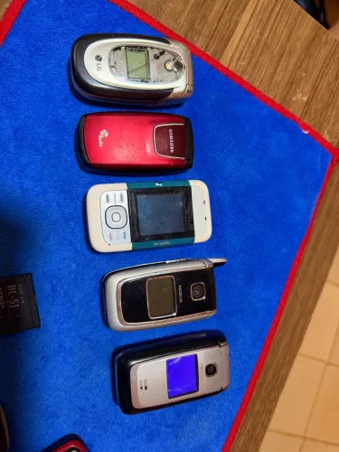 Lote de celular antigo para colecionadores ou retirada de peças