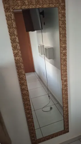 Vende-se espelho com moldura maderado