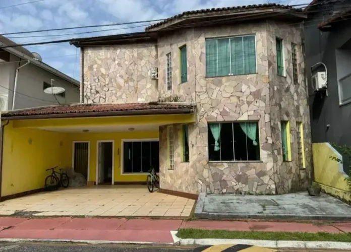 CASA À VENDA NO CIDADE JARDIM I | 300M² | 4 QUARTOS SENDO 3 SUÍTES | 2 VAGAS | PARQUE VERD