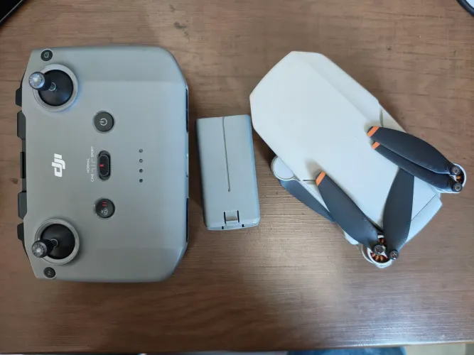 Dji mini 2 SE estado de zero. Mais cartão de 128 gb .
