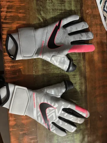 Luva de goleiro Nike TAM 10
