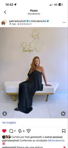 Sofá 3/4 Lugares Estilo Chateau em Couro Off-White - Pés Dourados em Ferro ?