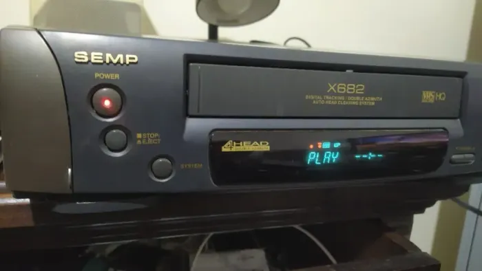 Videocassete SEMP X682 VHS HQ, 4 cabeças, funcionando.
