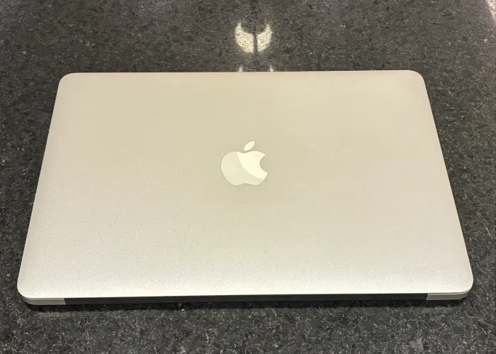 MacBook Air 13 polegadas - Apple