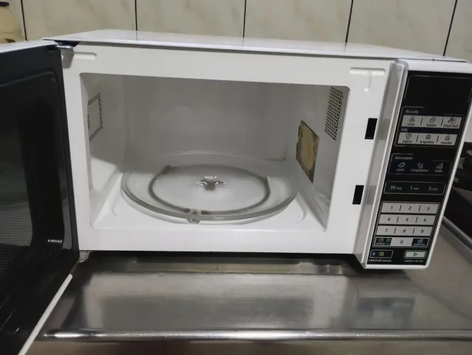 Microondas funcionando perfeitamente 