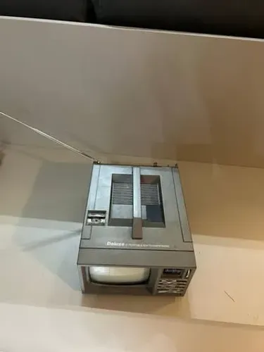 Mini TV Deluxe - Preto e Branco | 5 Polegadas | NÃO FUNCIONA