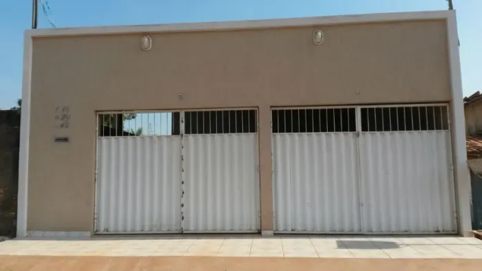 Casa toda mobiliada com garagem coberta. Pronta para morar! Na FL.16. Próxima a tudo.