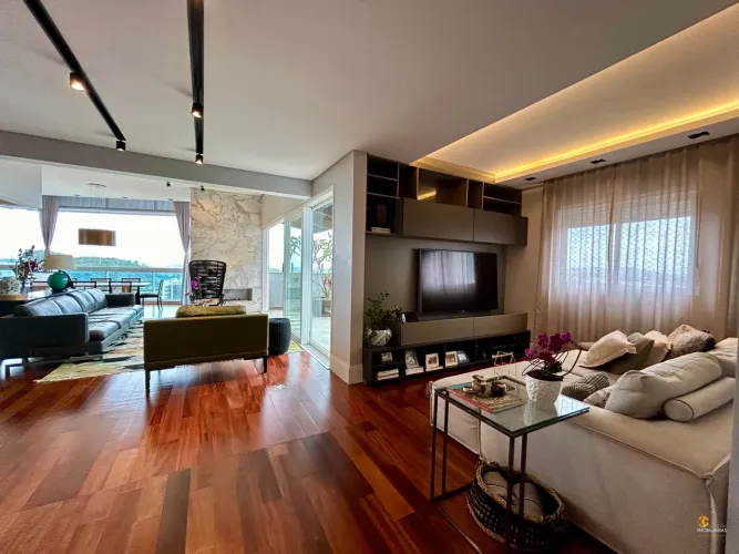 Cobertura à venda em Joinville no Residencial Safira com 278m² privativos, 4 suítes, finam