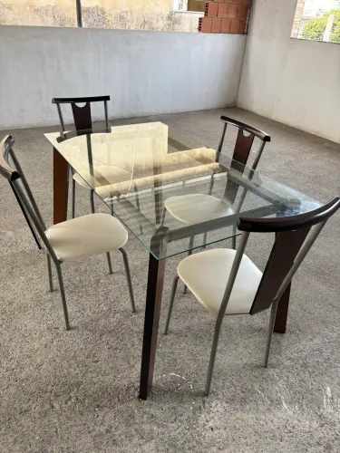 Mesa de jantar 4 cadeiras 