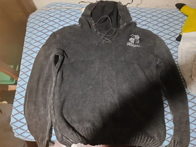 Blusa preta com capuz gg
