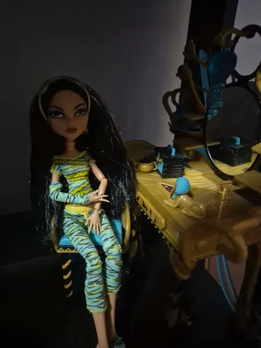 Cleo Dead Tired + Penteadeira Monster High