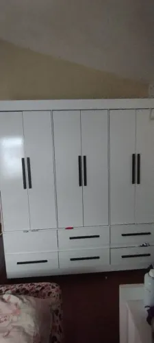 Guarda roupa branco
